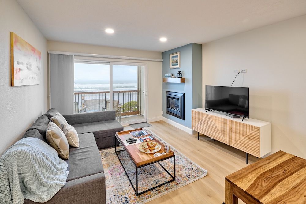 Premier Room, 1 King Bed with Sofa bed, Kitchen, Ocean View