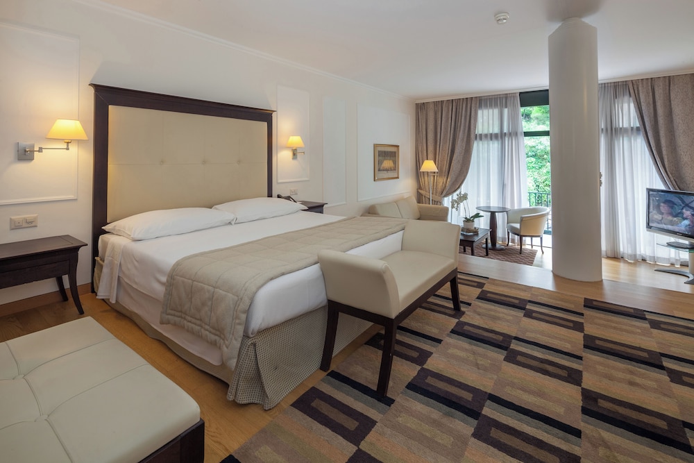 Modern Room (Selfcheck-In Only) - Photo 2