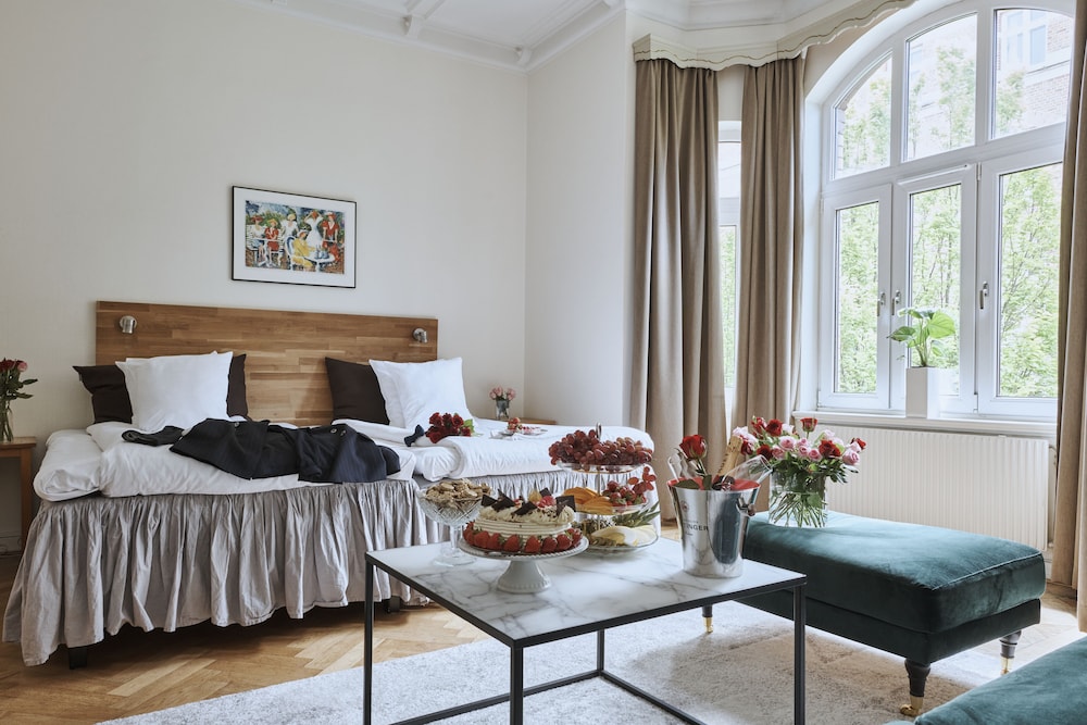 Standard Double or Twin Room - Photo 7