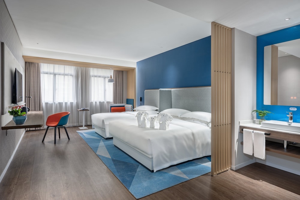 Standard Room, Multiple Beds (Extra Floor Space) photo 1