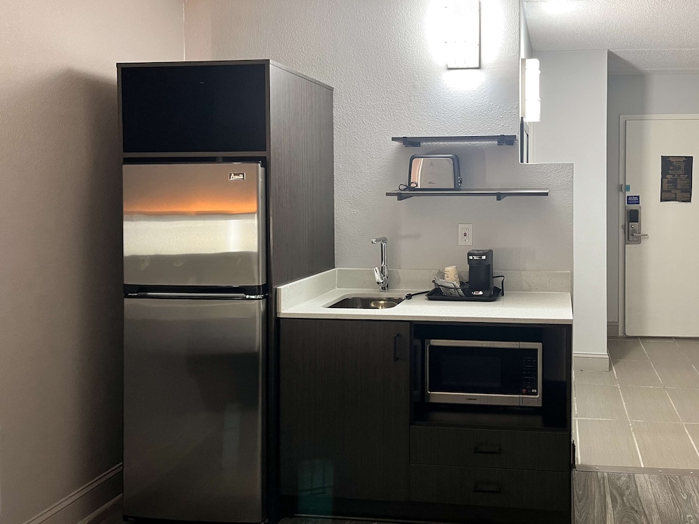 Standard Room, 2 Double Beds, Non Smoking, Kitchenette - Photo 2