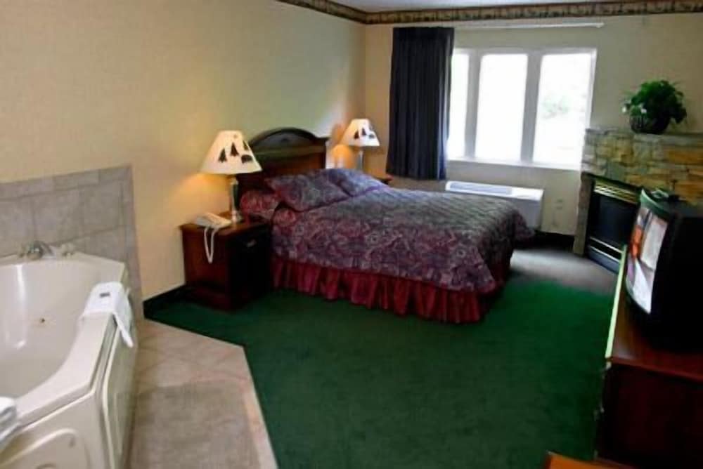 Deluxe Room, 1 Queen Bed, Jetted Tub (Fireplace)