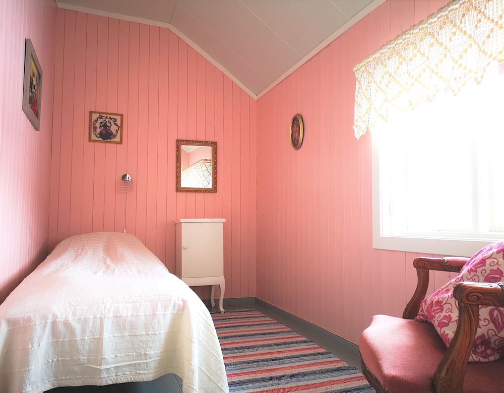 Basic Single Room, 1 Twin Bed photo 2
