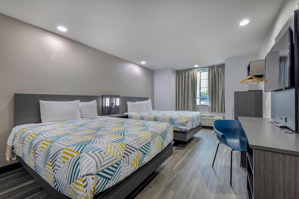 Deluxe Room, 2 Queen Beds, Non Smoking, Refrigerator & Microwave - Photo 3