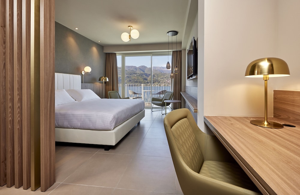 Junior Studio Suite, Lake View