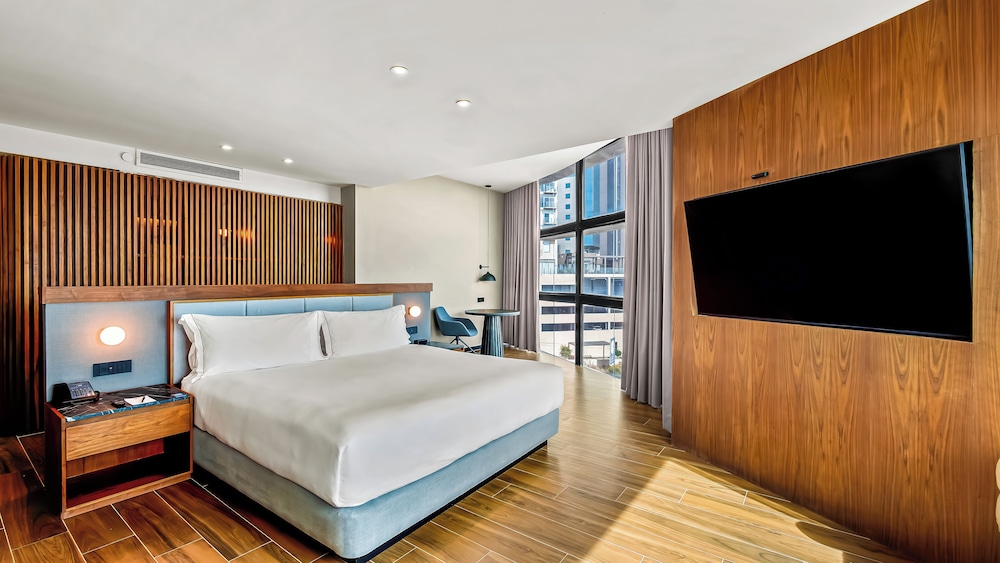 Junior Suite, 1 King Bed - Photo 1