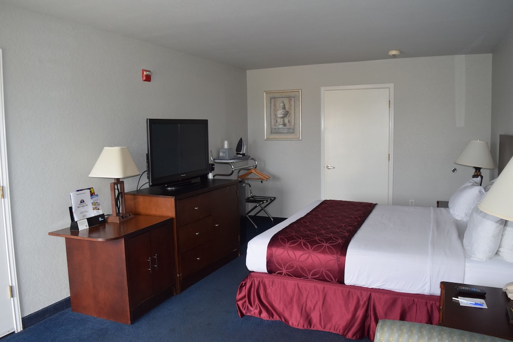 Room, 1 King Bed, Accessible, Non Smoking - Photo 2