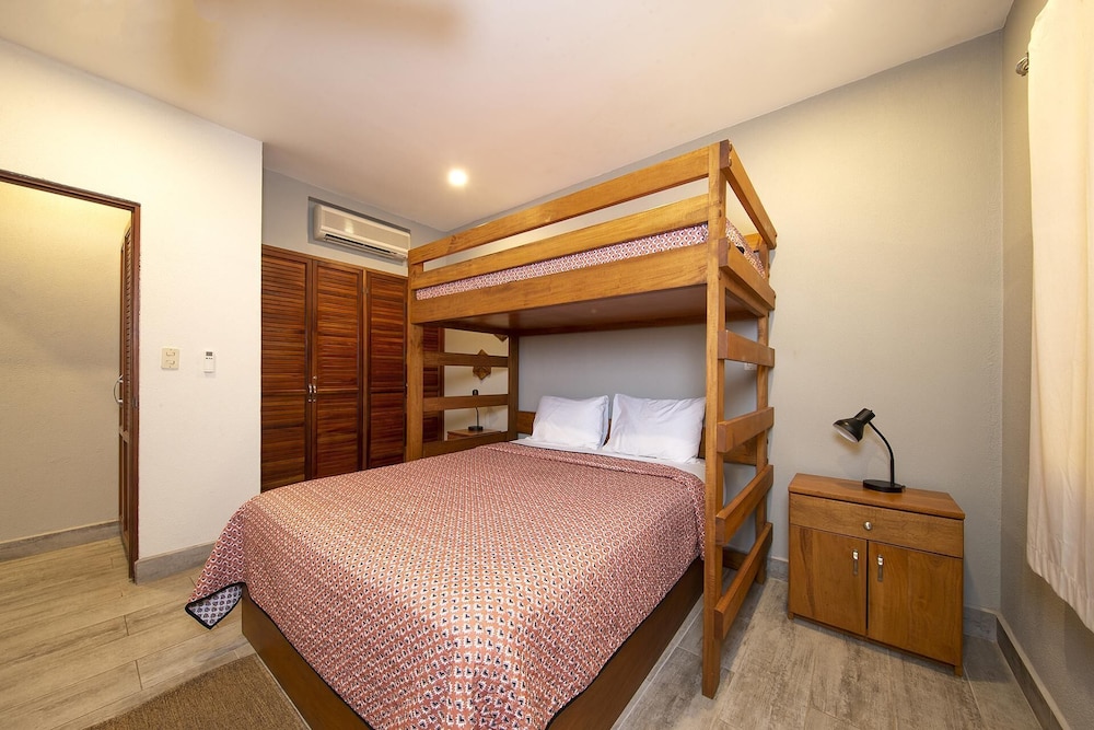 Condo, 2 Bedrooms, Accessible, Ocean View photo 3