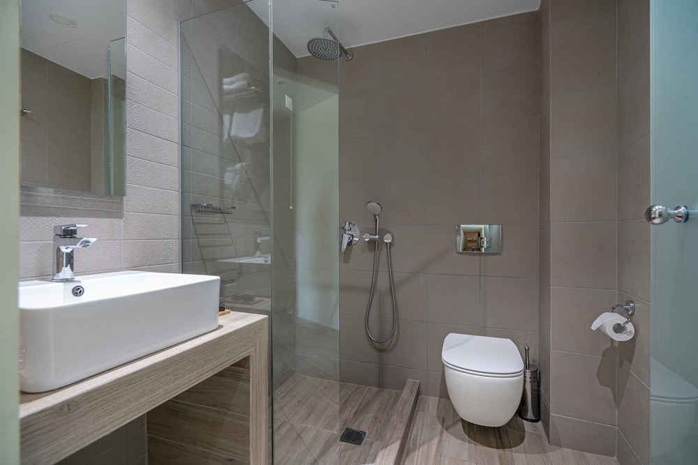 Standard Double Room, Partial Sea View photo 3