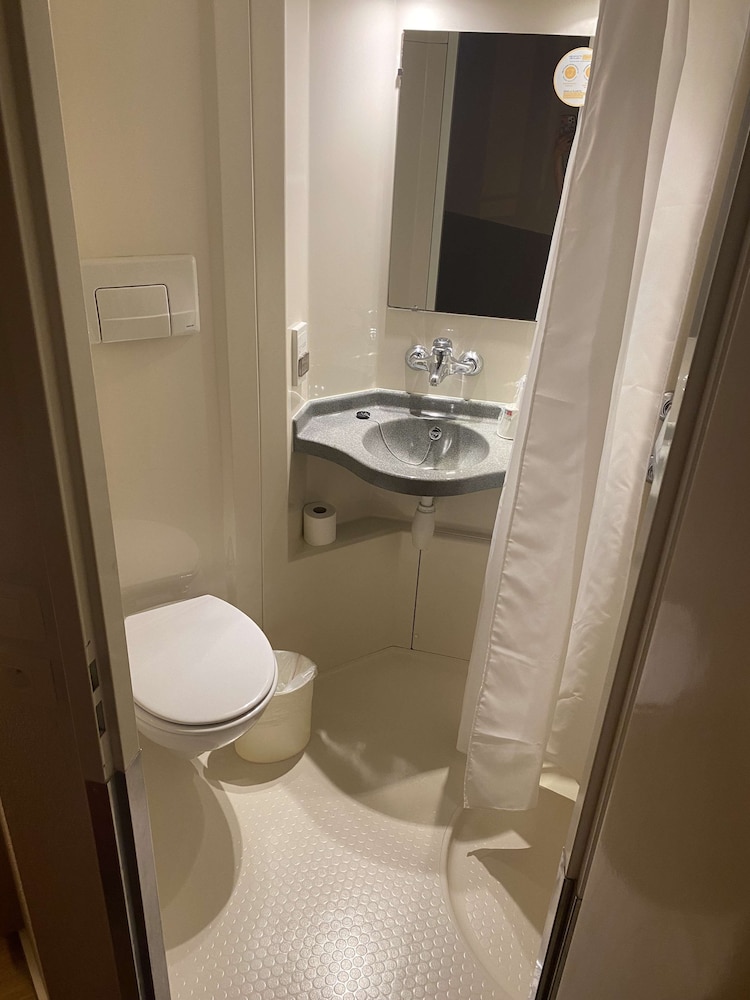 Standard Room, Multiple Beds - Photo 6