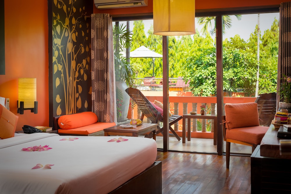 Suite, Pool View - Photo 7