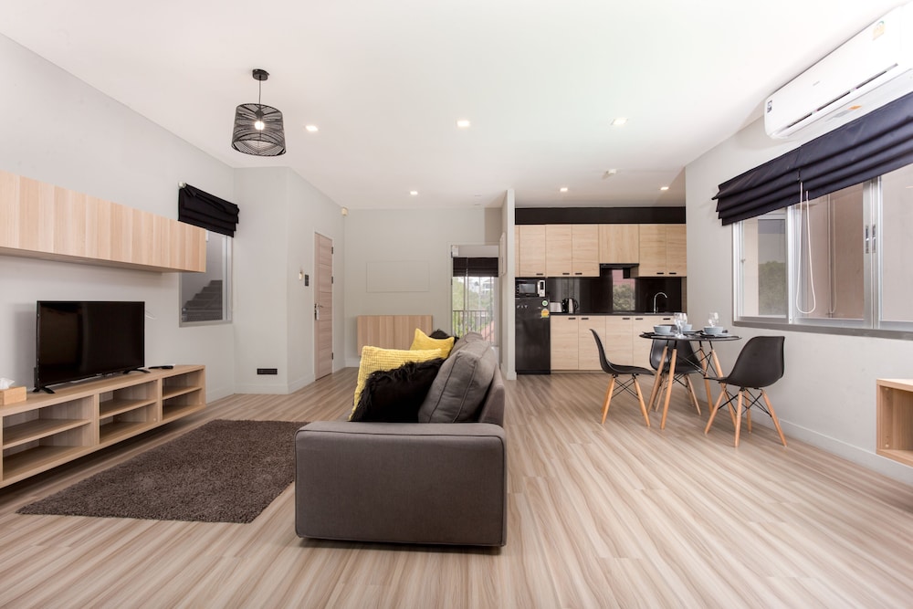 One Bedroom Balcony Apartment - Photo 9