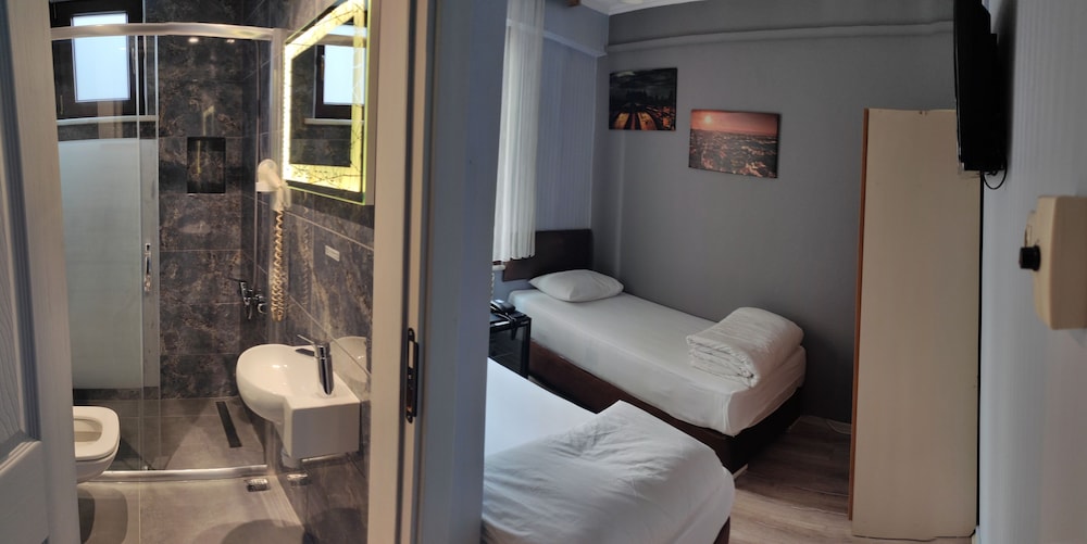 Standard Twin Room, 2 Twin Beds photo 2