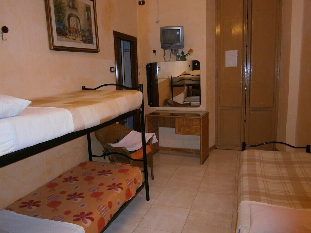 Basic Shared Dormitory, Women Only