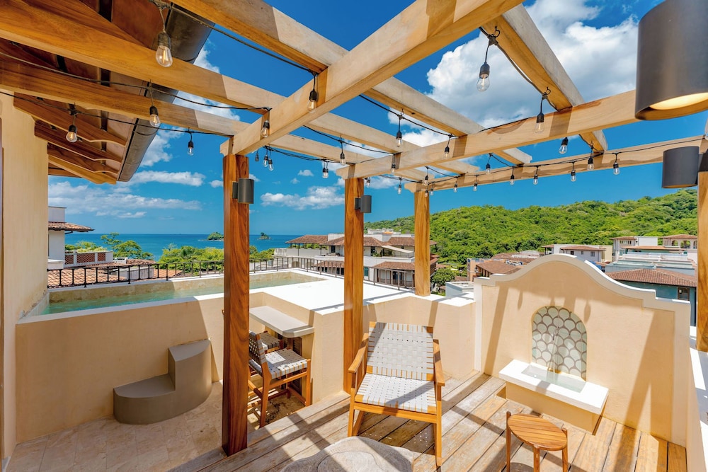 Deluxe Apartamento, Múltiples Camas, Piscina Privada, Vista al Océano (205 Plaza Pienza | 3 Hab | 3 Baños)