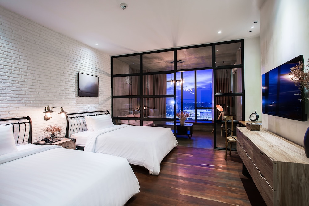 Sunset Suite Two King Beds photo 1