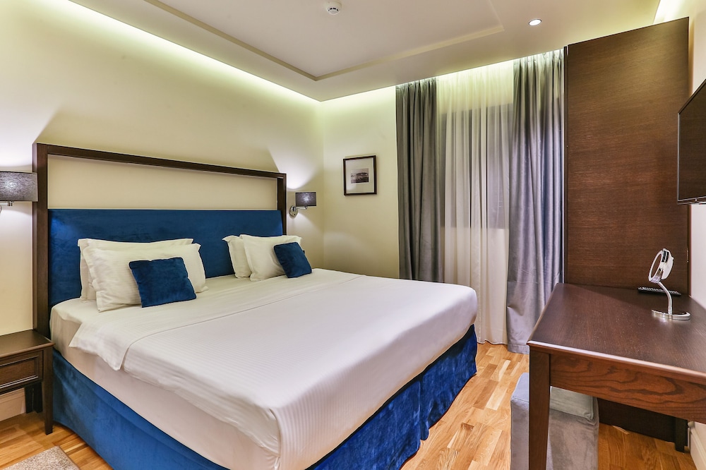 Executive Suite photo 2