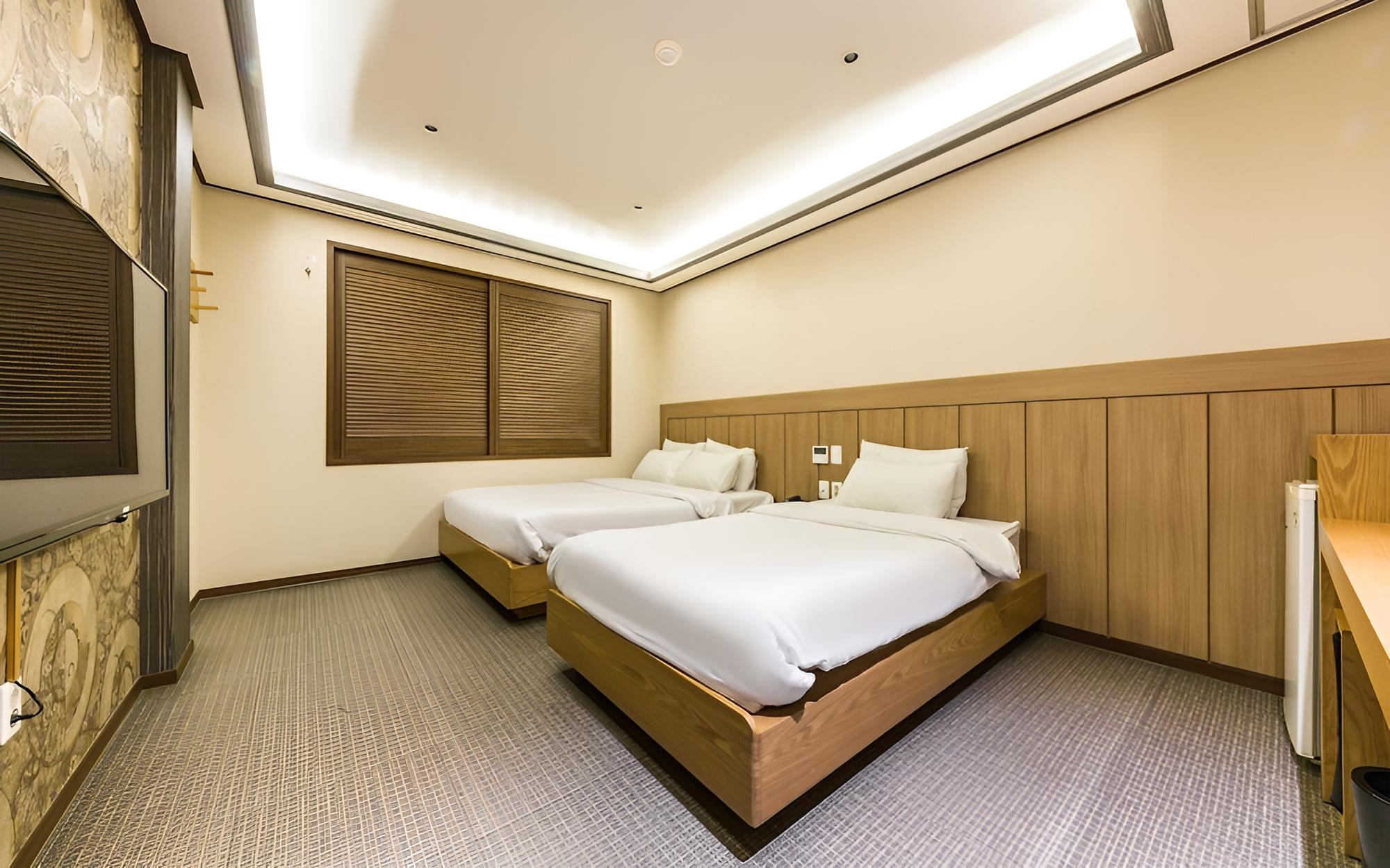 Room (DOUBLE (Bathtub Availability Random A) - Photo 1