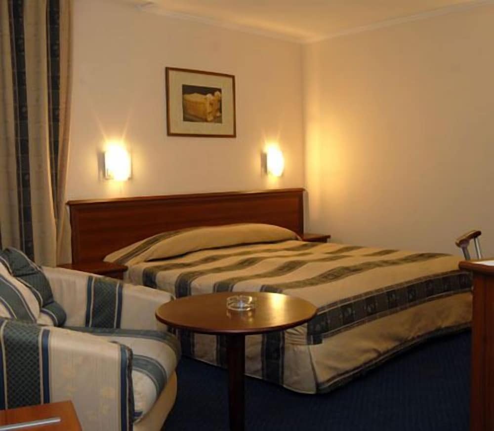 Junior Suite (Free Wifi, Fitness & Steam Bath) photo 1