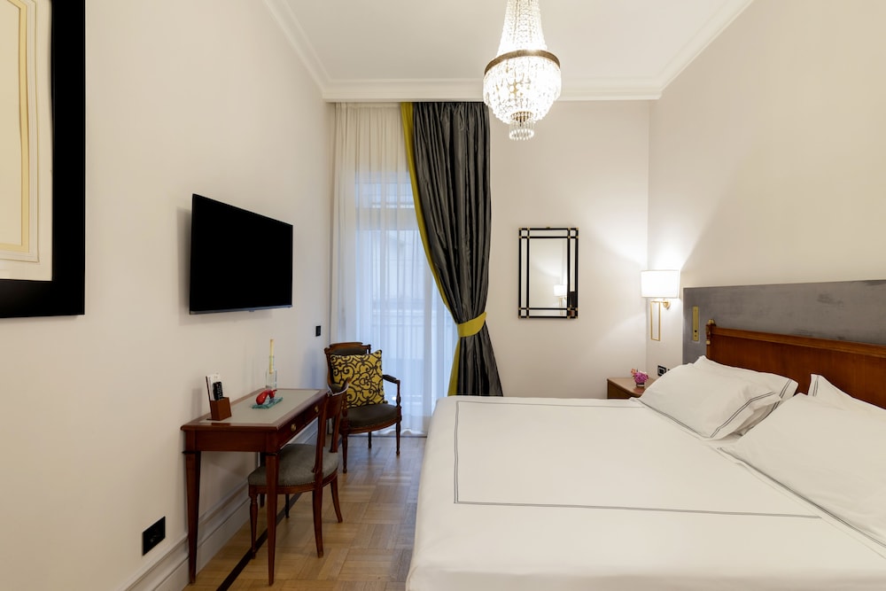 Standard Room, 1 King Bed photo 2