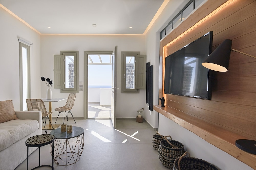 Premium Suite (Private Heated Pool)