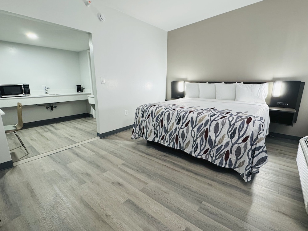 Superior Room, 1 King Bed, Non Smoking photo 1