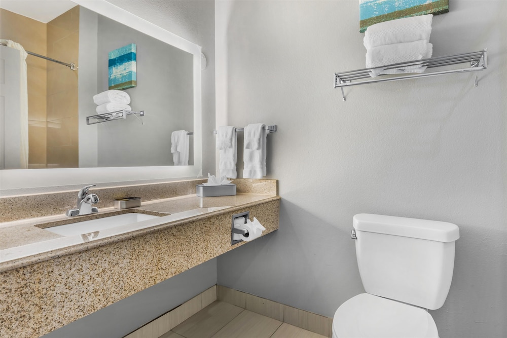 Standard Room, Multiple Beds, Non Smoking (Walk-in Shower) photo 3