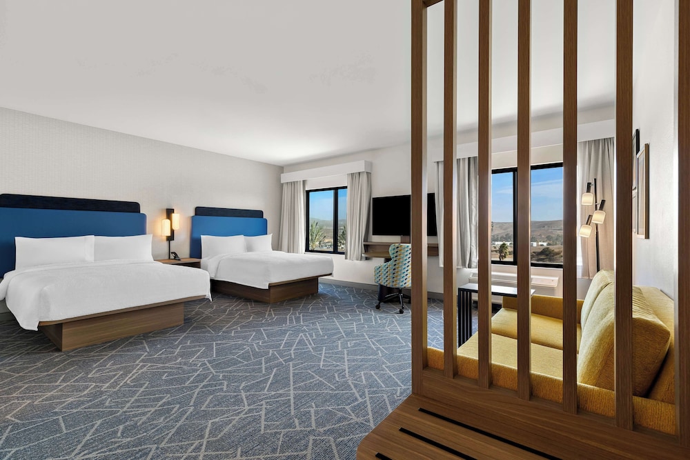Studio, 2 Queen Beds, Refrigerator & Microwave (Wet bar)