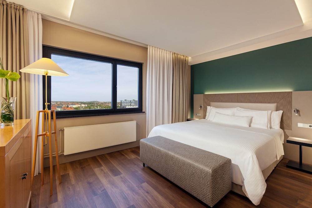 Executive Suite, 1 Bedroom, City View