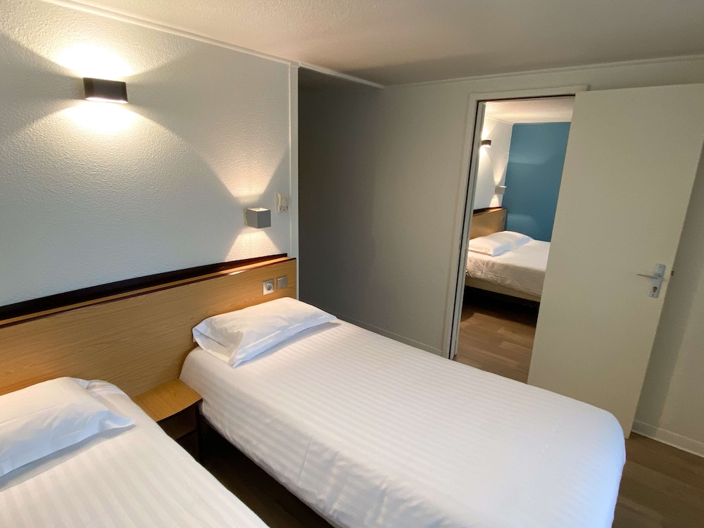 Family Suite, Multiple Beds - Photo 2
