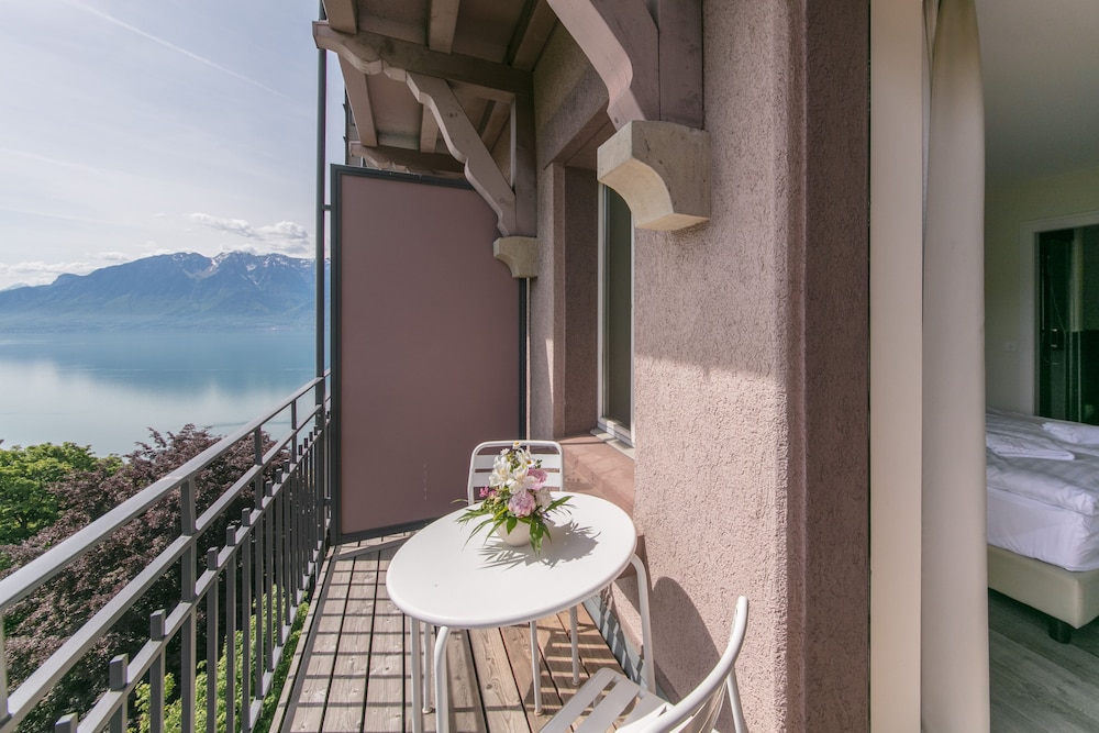 Double Room, Balcony, Partial Lake View - Photo 6