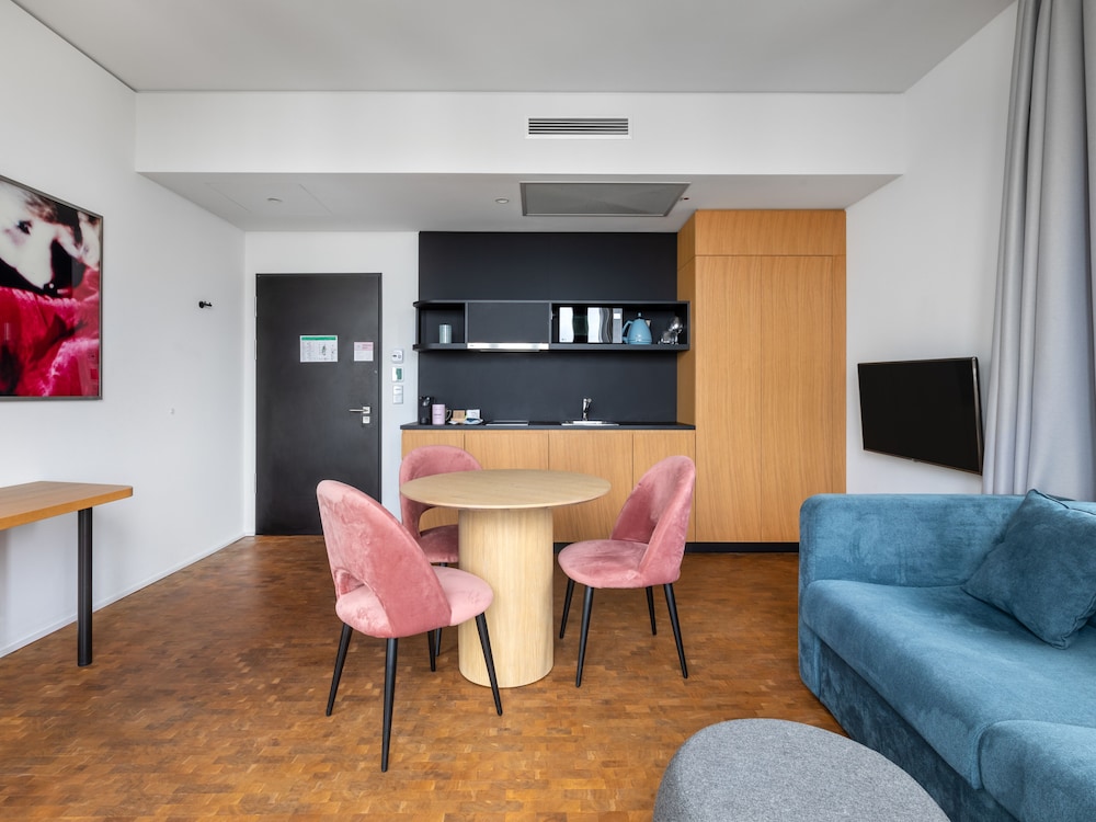 XL Studio, Kitchenette, Balcony photo 1