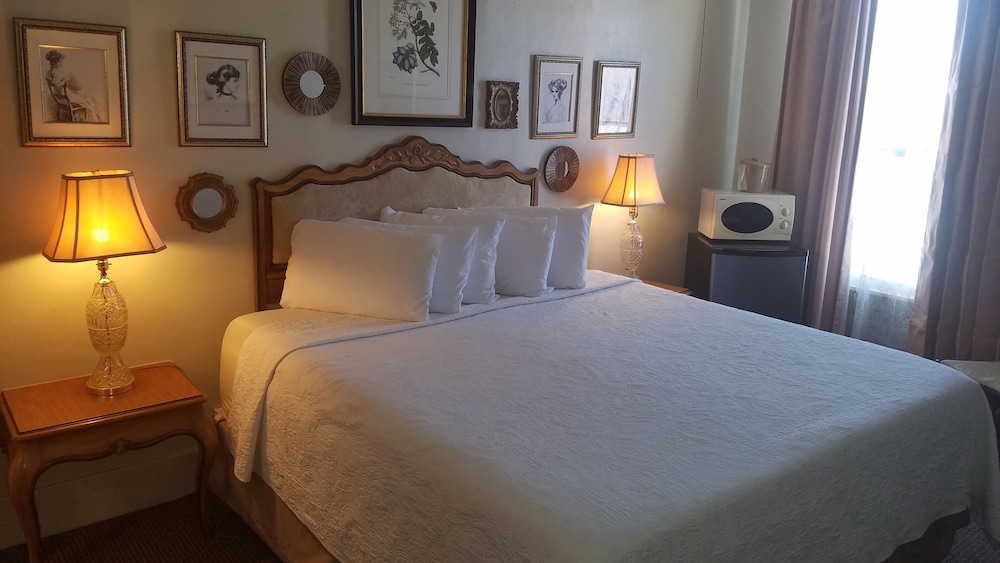 Room, 1 King Bed photo 1