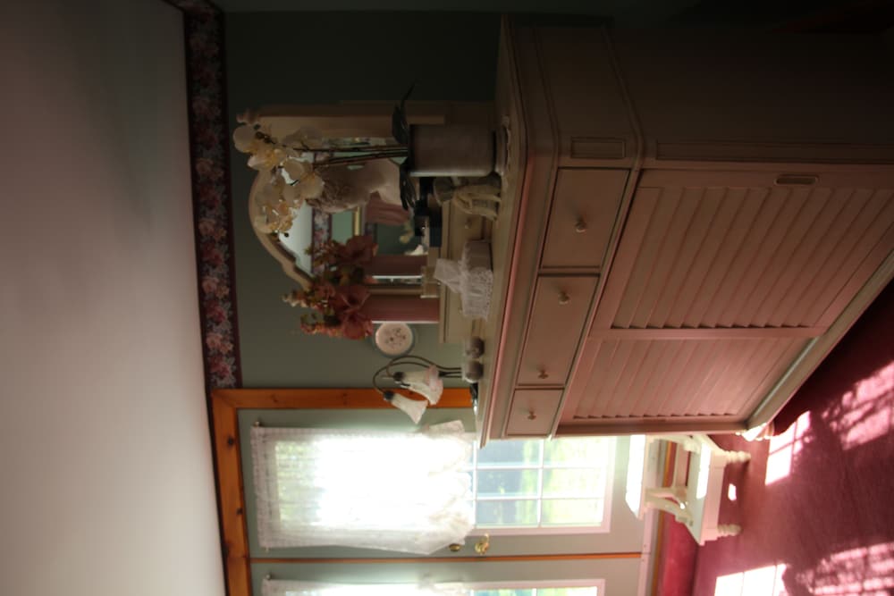 Standard Room, 1 Queen Bed, Shared Bathroom (Porcelaine Treasure) photo 3