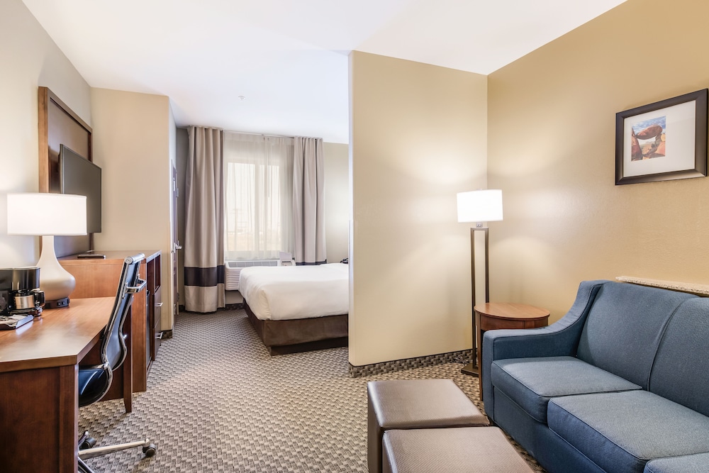 Suite, 1 King Bed, Non Smoking - Photo 1