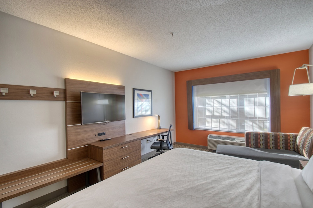 Standard Room, 1 King Bed (Extra Floor Space) - Photo 4