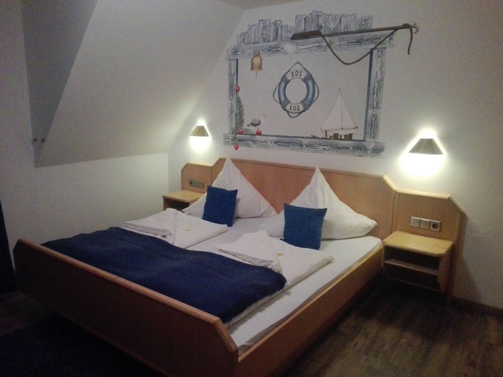 Classic Double Room, 1 King Bed photo 2