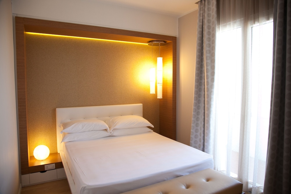 Standard Single Room, 1 Large Twin Bed, Balcony photo 2