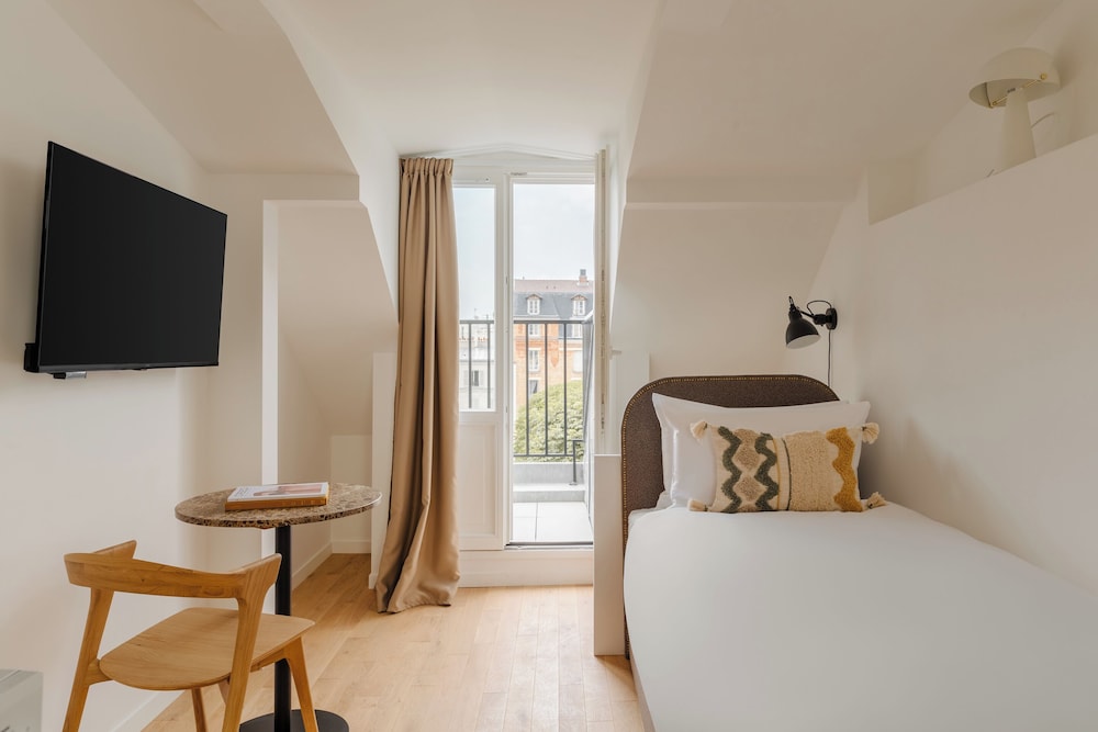 Studio, 1 Twin Bed, Balcony photo 1
