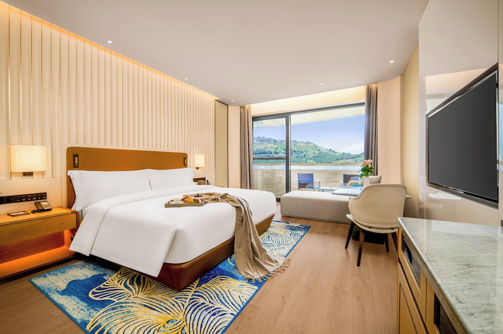 Deluxe Single Room, 1 King Bed, Balcony