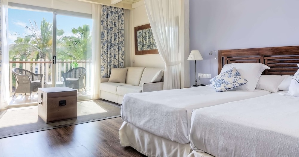Club Room San Juan 2 adults (Port Aventura tickets & 1 Ferrari Land ticket)