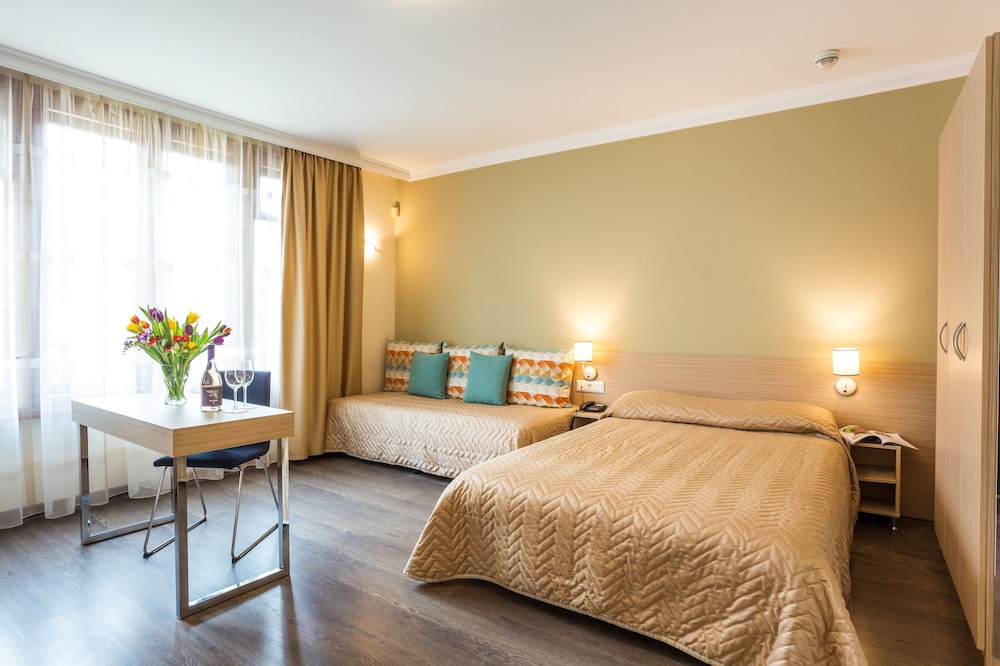 Deluxe Room - Photo 8