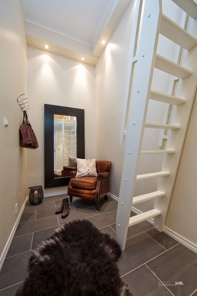 Suite, 1 Bedroom (A) (Linen and towels not included) photo 3
