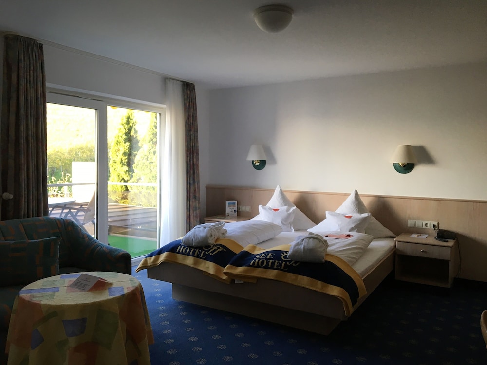 Standard Double Room, Balcony, Partial Lake View photo 1