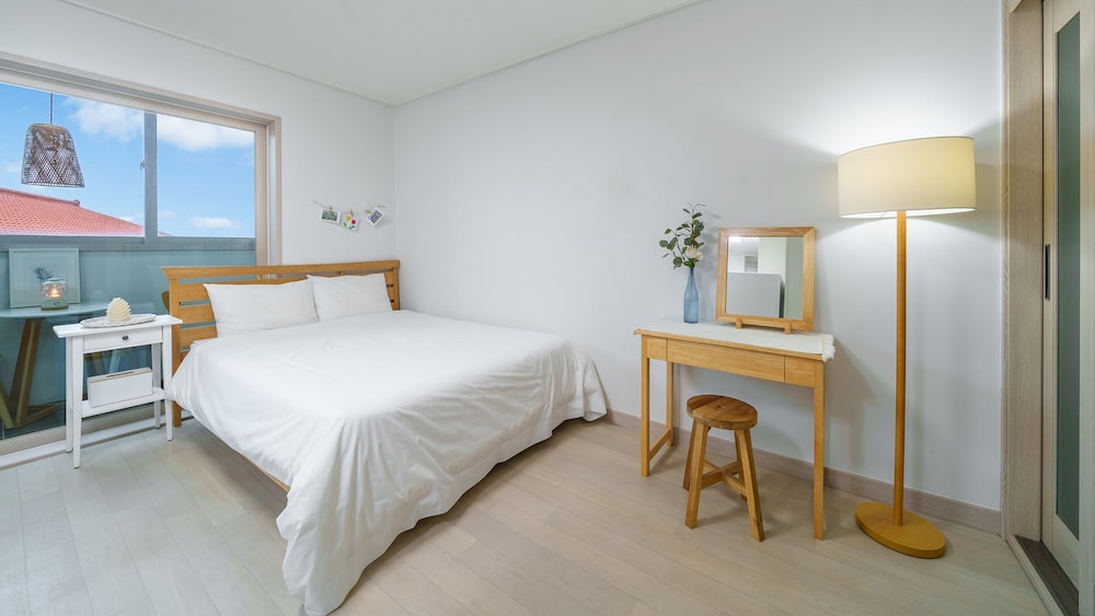 Basic Room, 1 Bedroom (Room 204 (Ocean View))