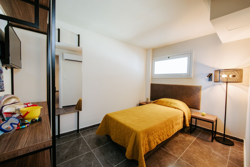 Deluxe Suite - Photo 6