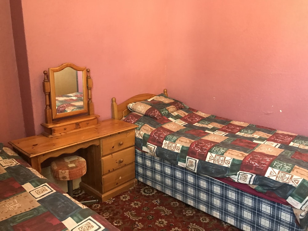 Economy Twin Room photo 2