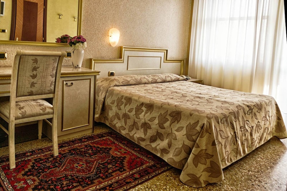 Single Room photo 1