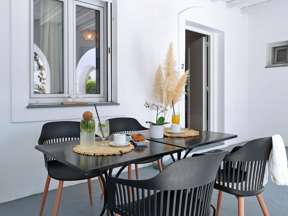Family Room, 1 Bedroom, Terrace, Courtyard Area photo 2