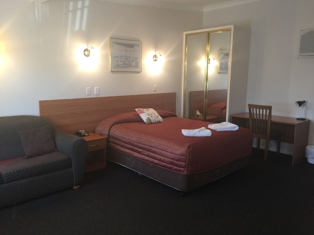 Standard Room, Non Smoking (Queen Double) photo 3